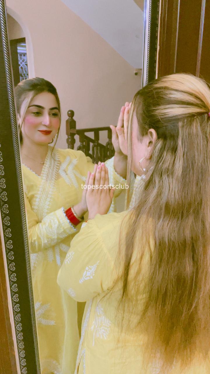 Rubi +92325 8111081 Escort Karachi