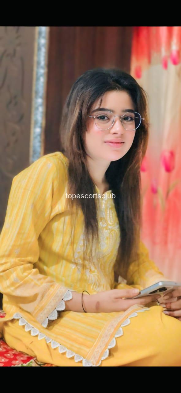 Inaya +92325 8111081 Escort Karachi